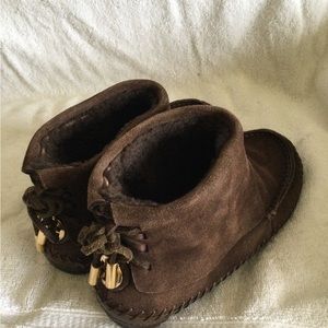 Tory Burch women brown suede leather back lace up and logo size 6 US